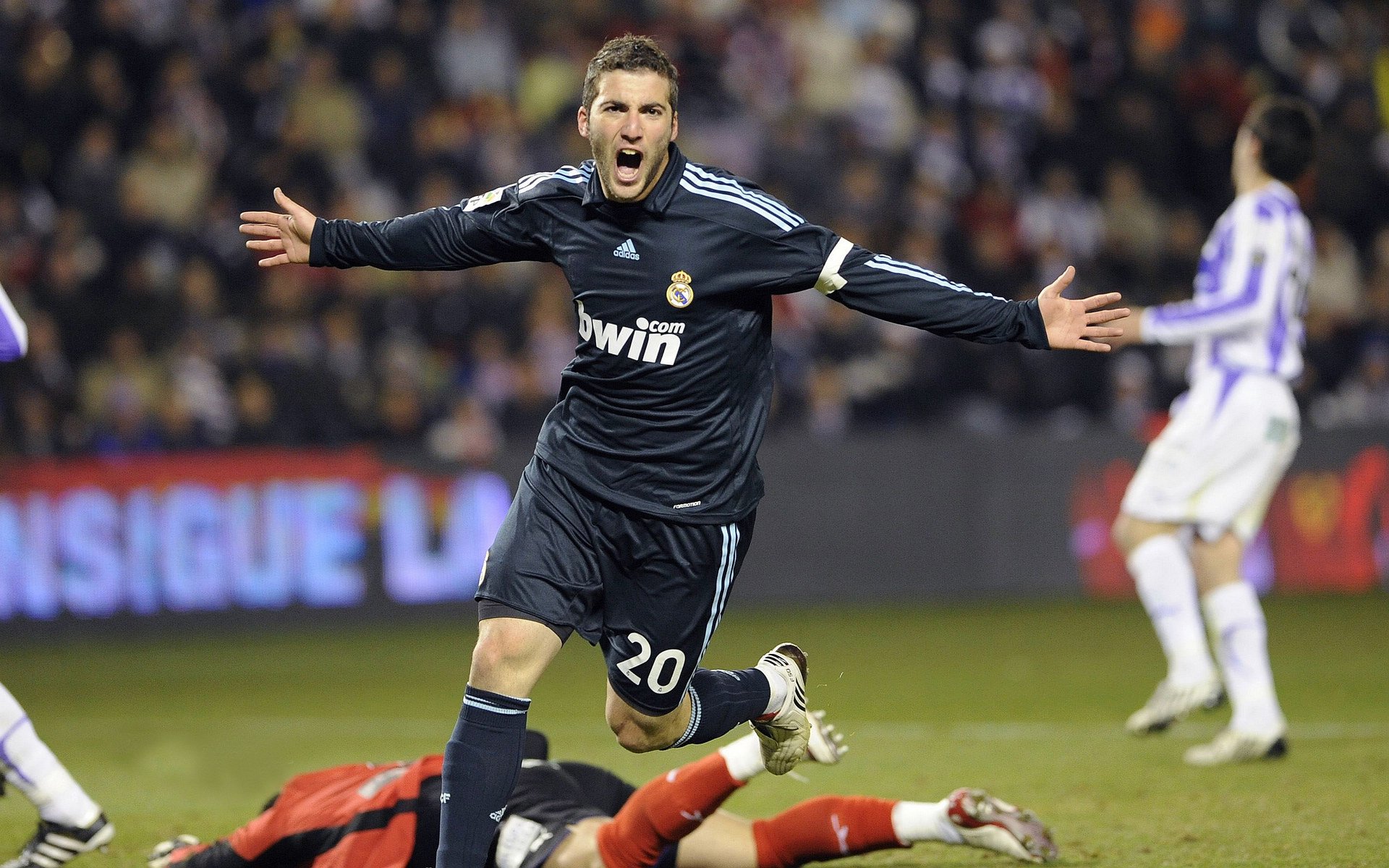 _湖人逐步走出低谷，逐渐迎来反弹_，“湖人”