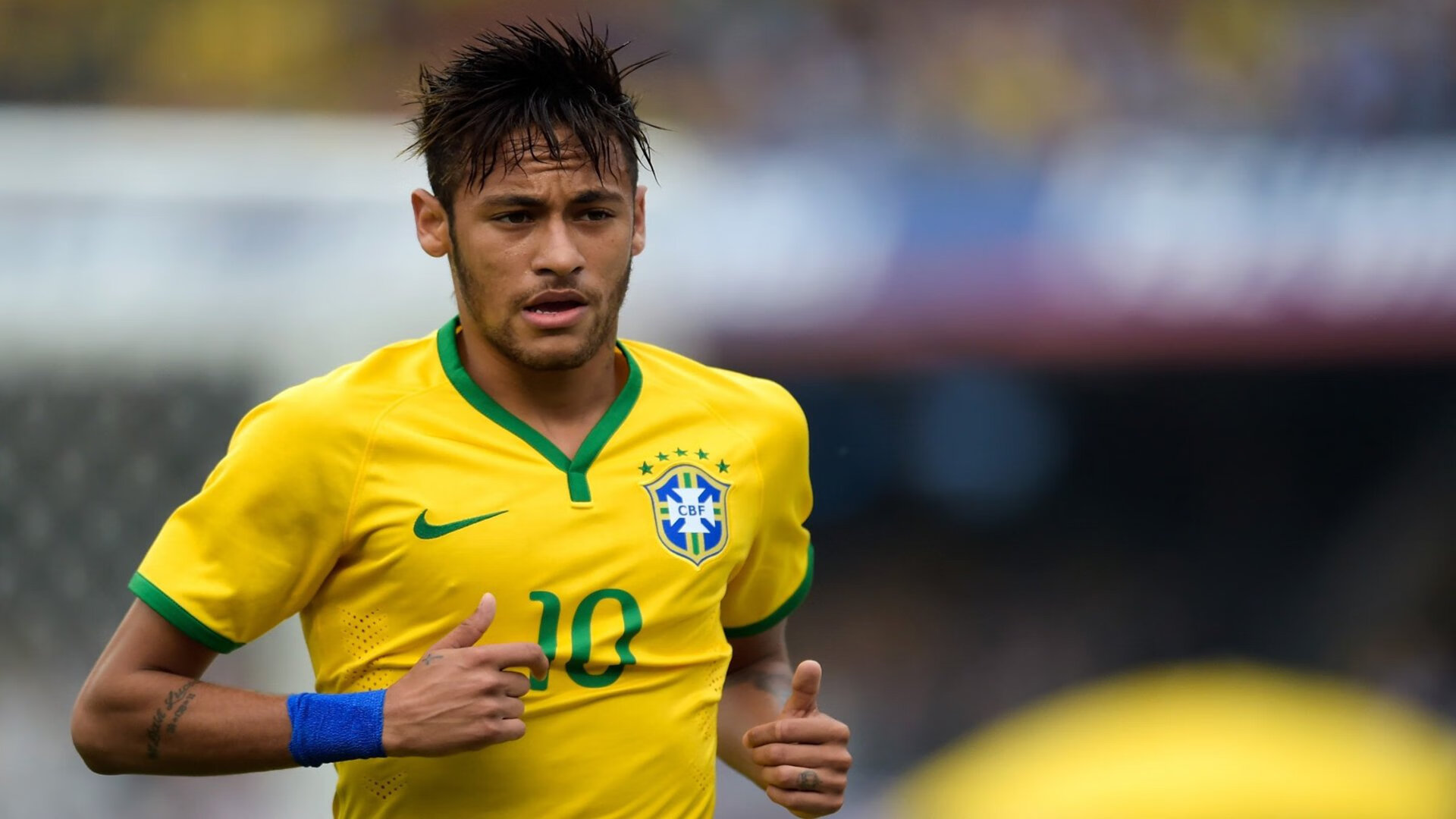 “中国足球协会推动职业联赛标准化”，中国足球协会会标