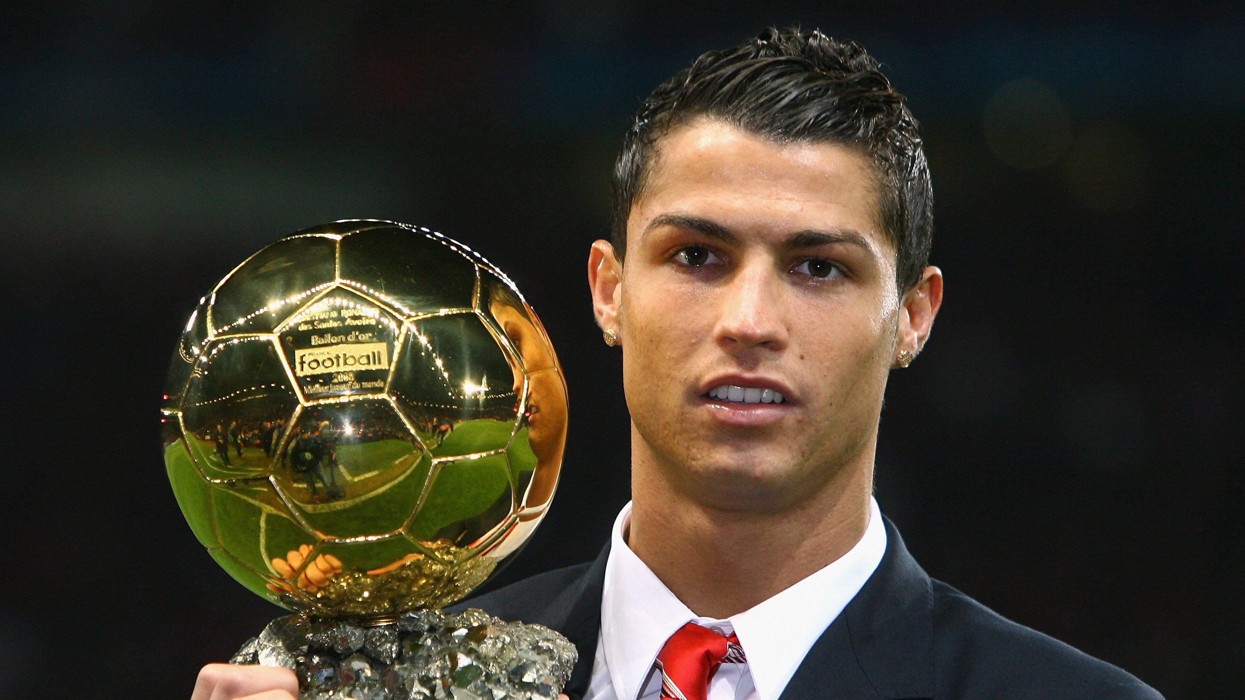 “法甲争冠形势渐明，豪门争锋不断”，法甲竞争激烈