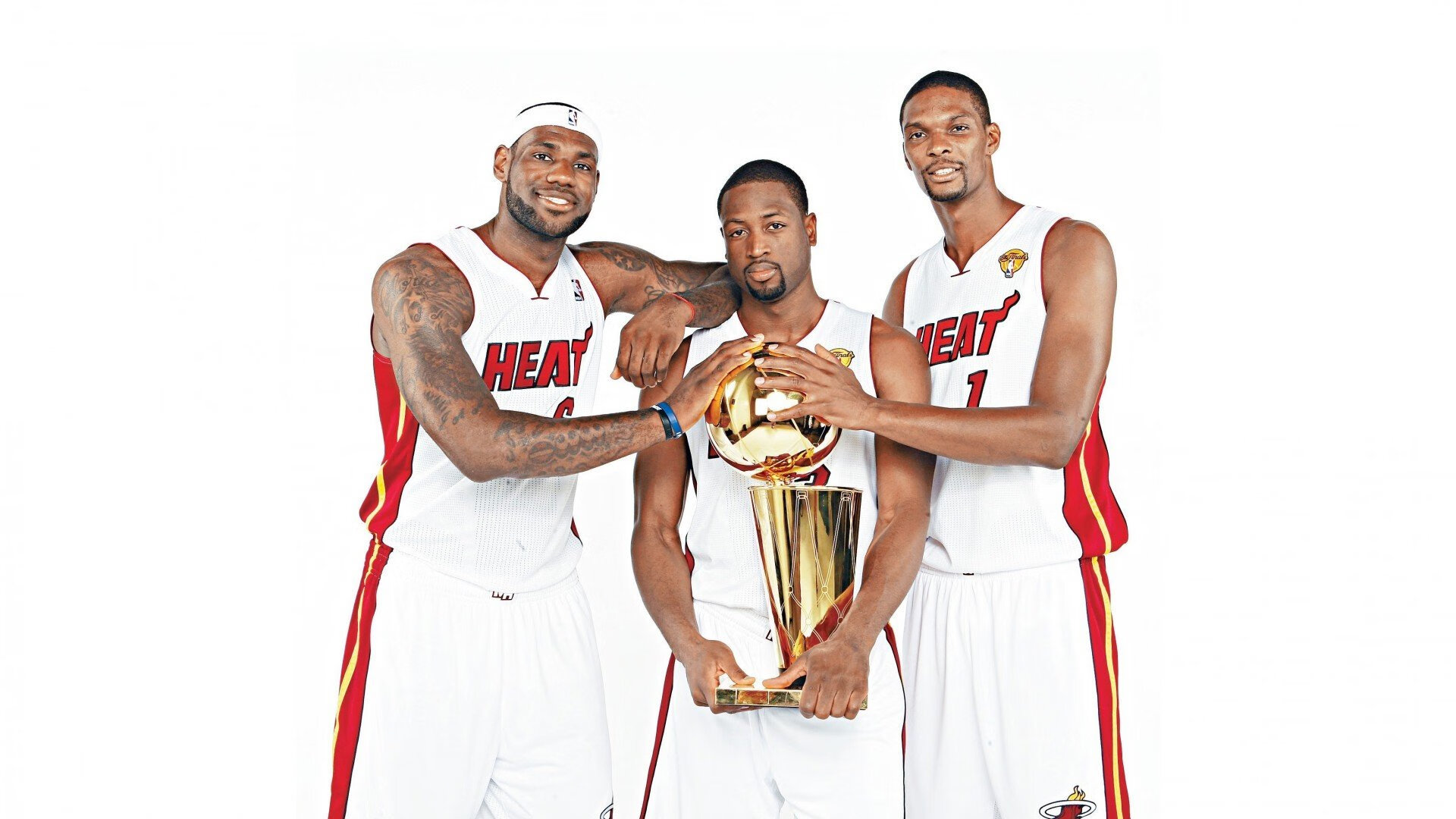 伊朗队后卫佩雷斯在巴黎奥运会上表现出色，伊朗足球运动员